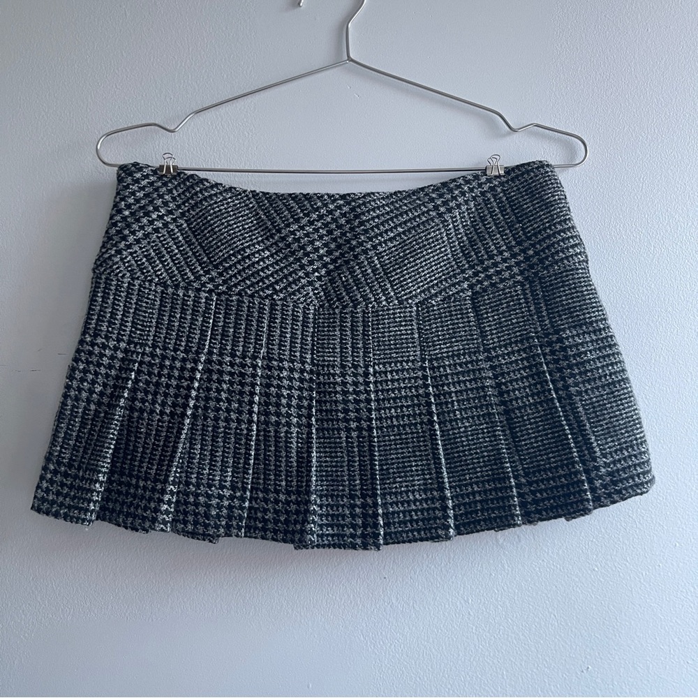 Houndstooth Black and Gray Low Rise Drop Waist Pleated Mini Skirt